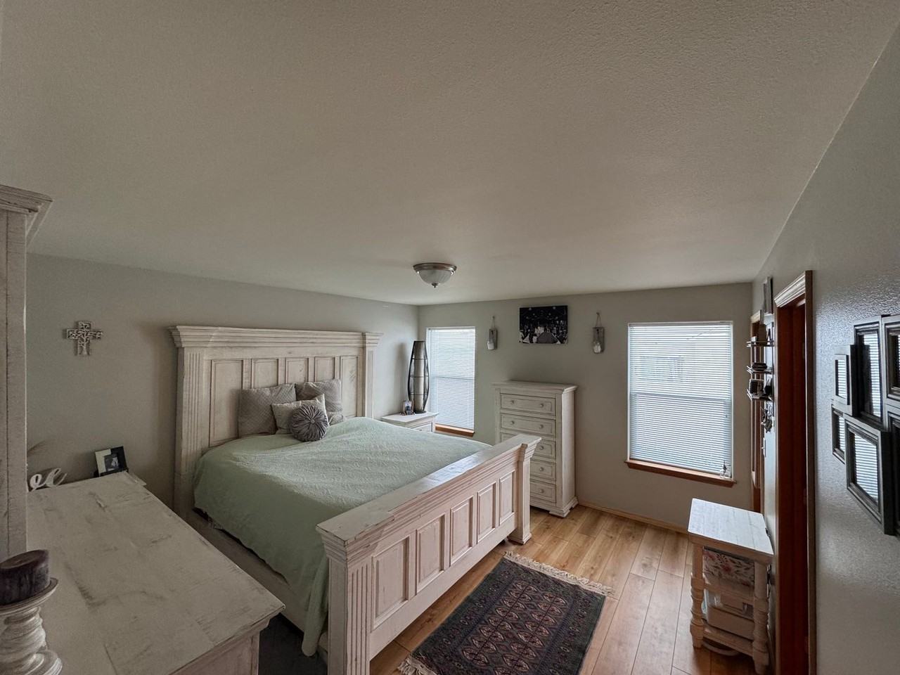 1707 W Pleasant Ln - Photo 2 of 14