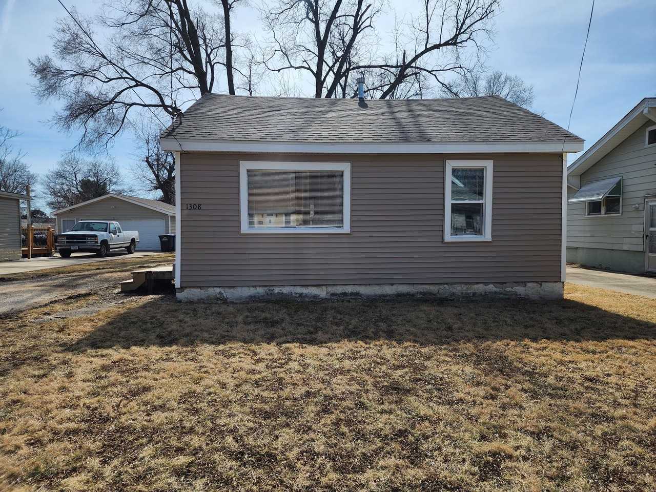 1308 Emma Ave - Photo 2 of 18