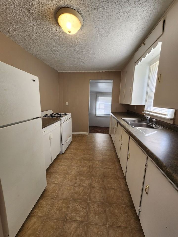 1308 Emma Ave - Photo 3 of 18
