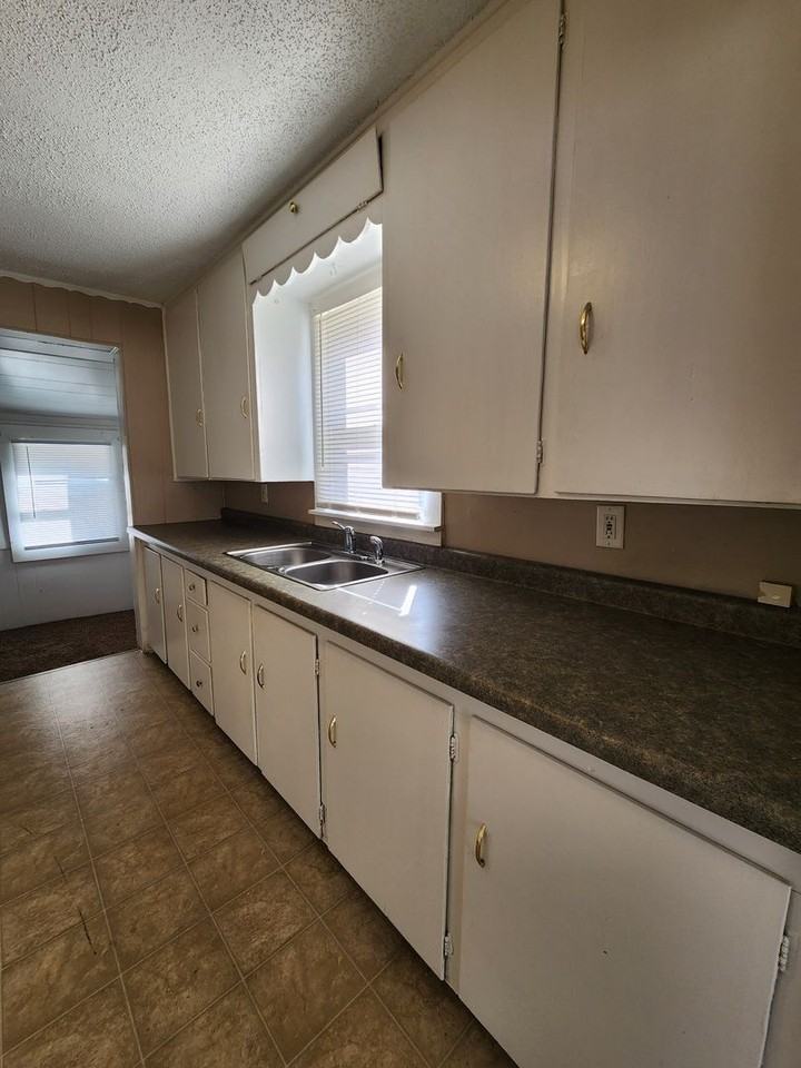 1308 Emma Ave - Photo 4 of 18