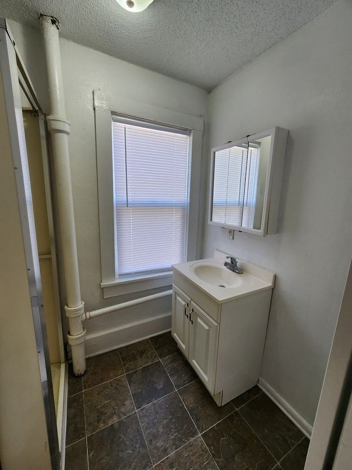 1308 Emma Ave - Photo 6 of 18
