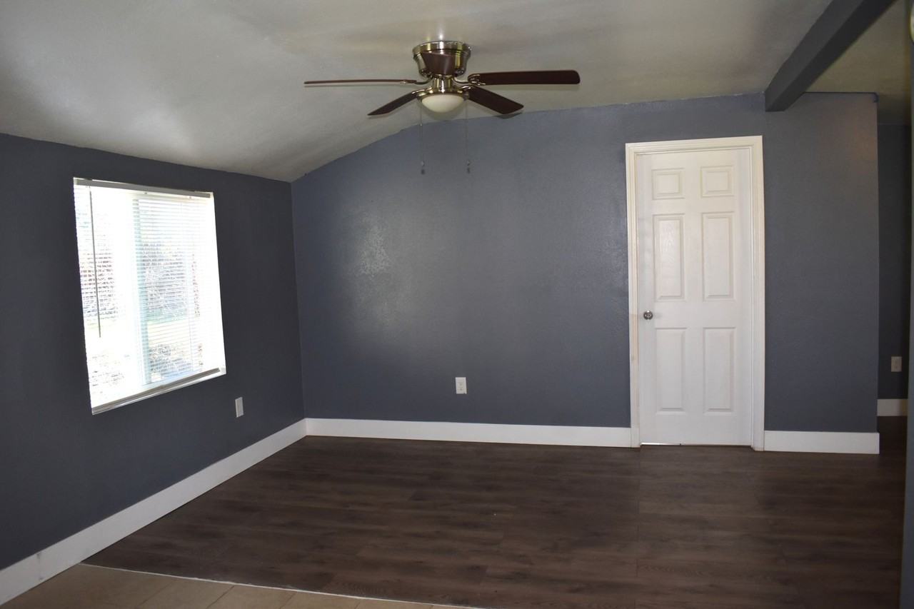 3996 Sierra Vista Ave #1-2 - Photo 5 of 11