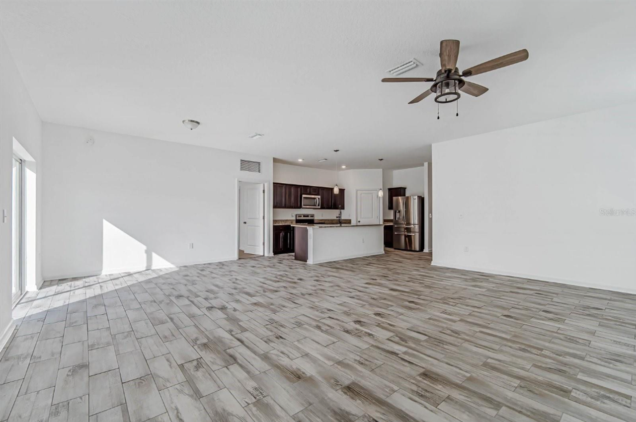 3973 Spruce Creek Dr - Photo 3 of 17