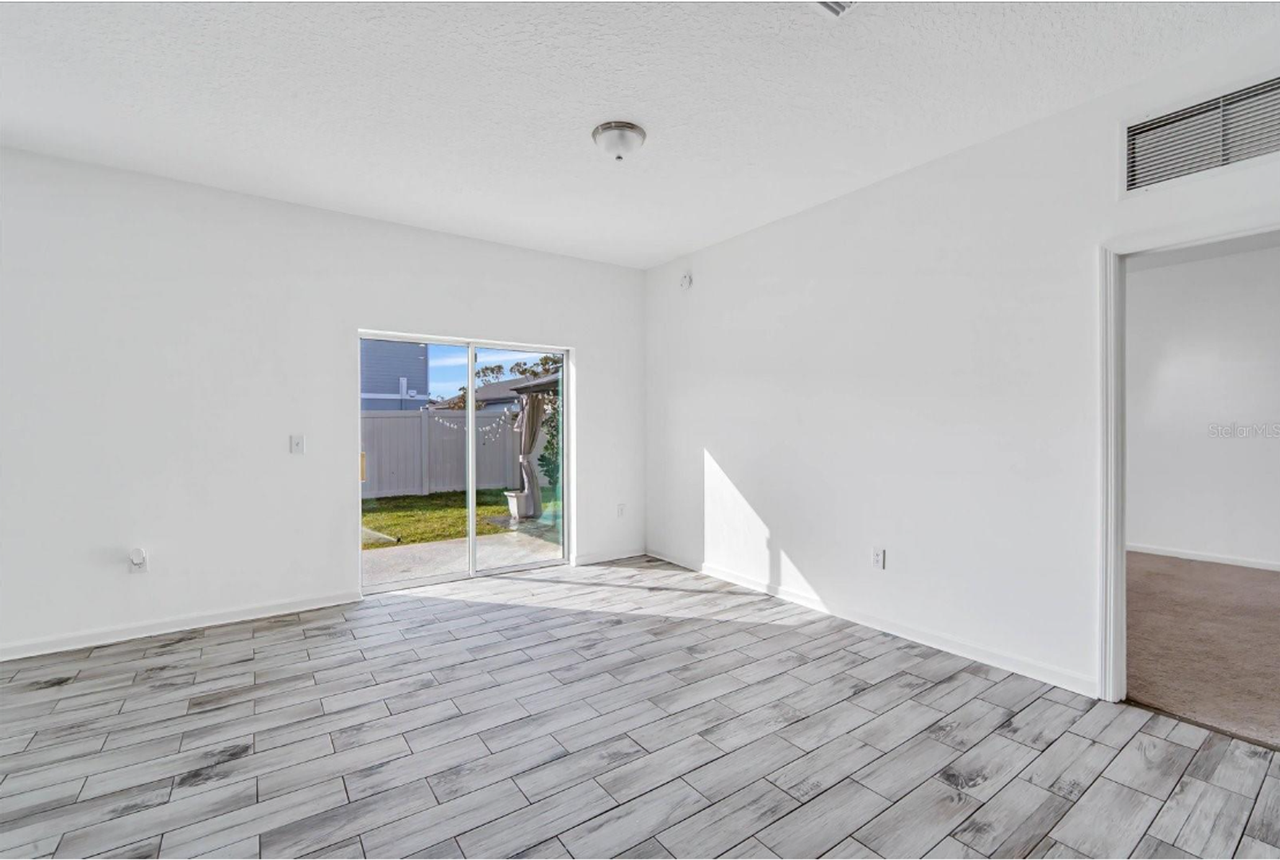 3973 Spruce Creek Dr - Photo 4 of 17
