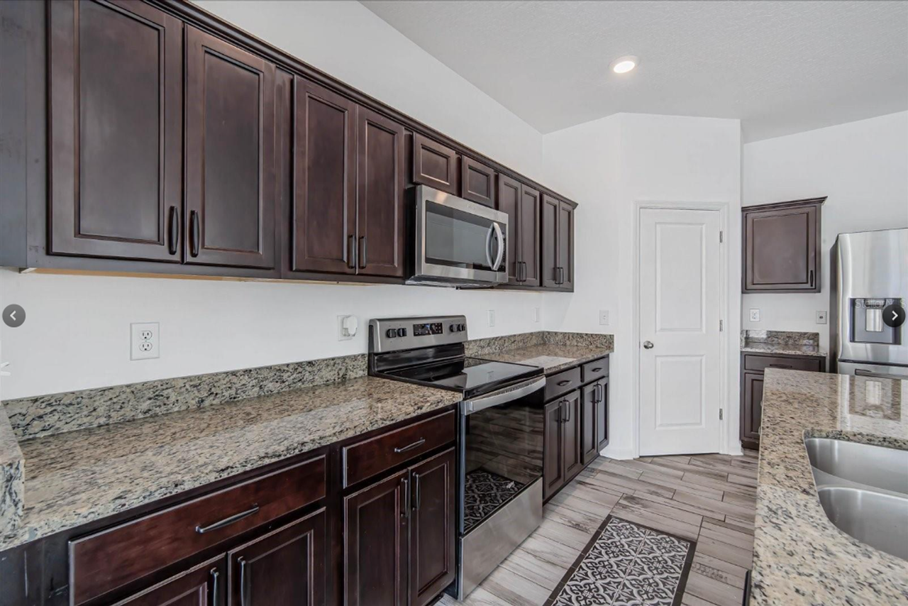 3973 Spruce Creek Dr - Photo 6 of 17