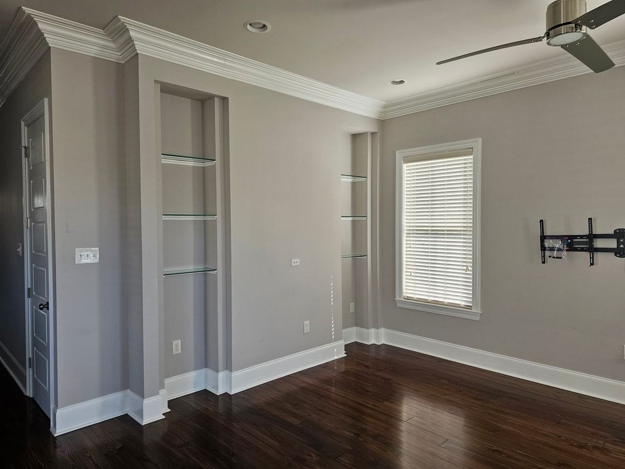 2721 Dreux Ave - Photo 3 of 15