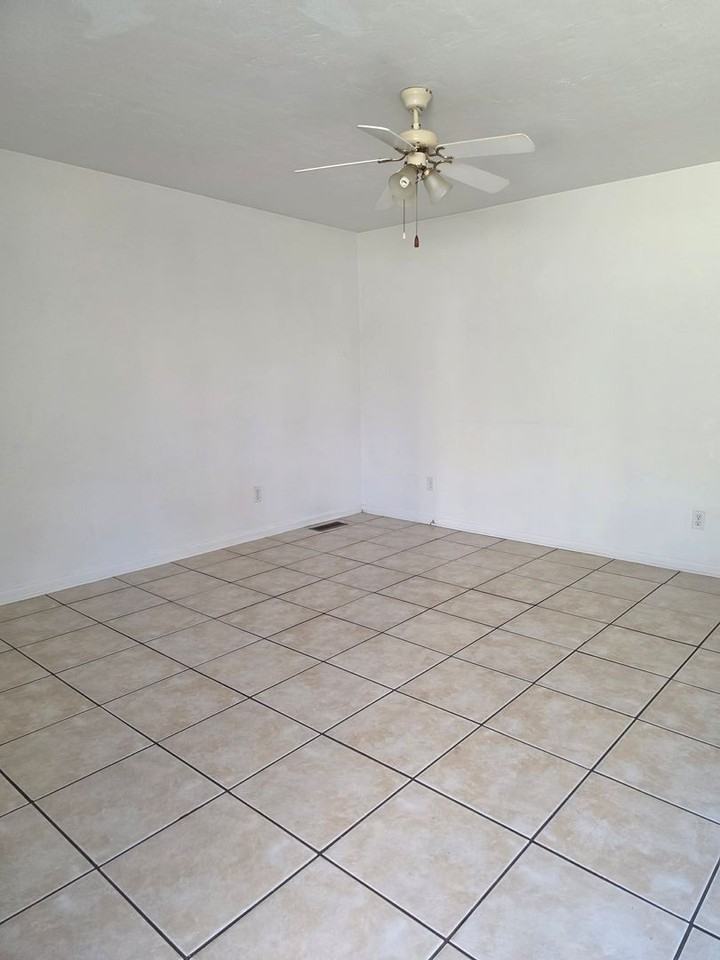 4126 Scarlett Dr - Photo 3 of 11