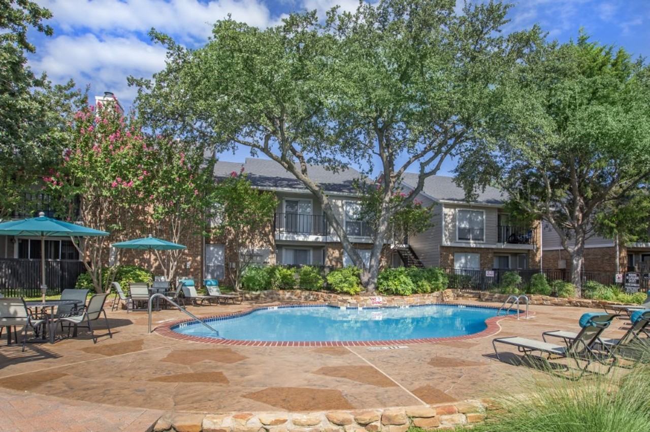 MIA Forest Oaks - Photo 3 of 24