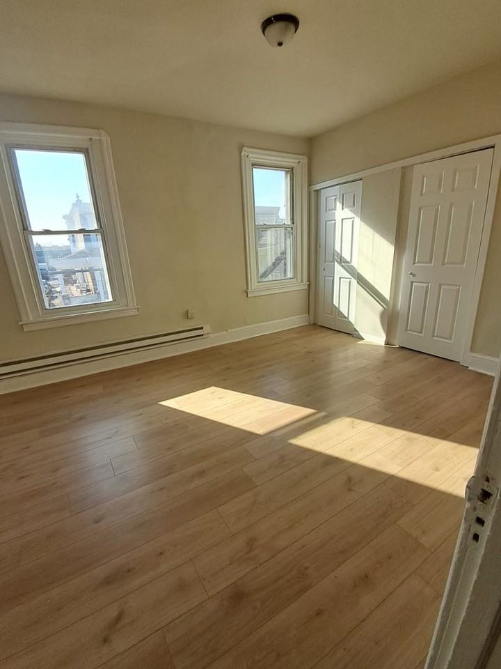 439 439 N 53RD ST - 439 N 53RD ST #B - Photo 2 of 10