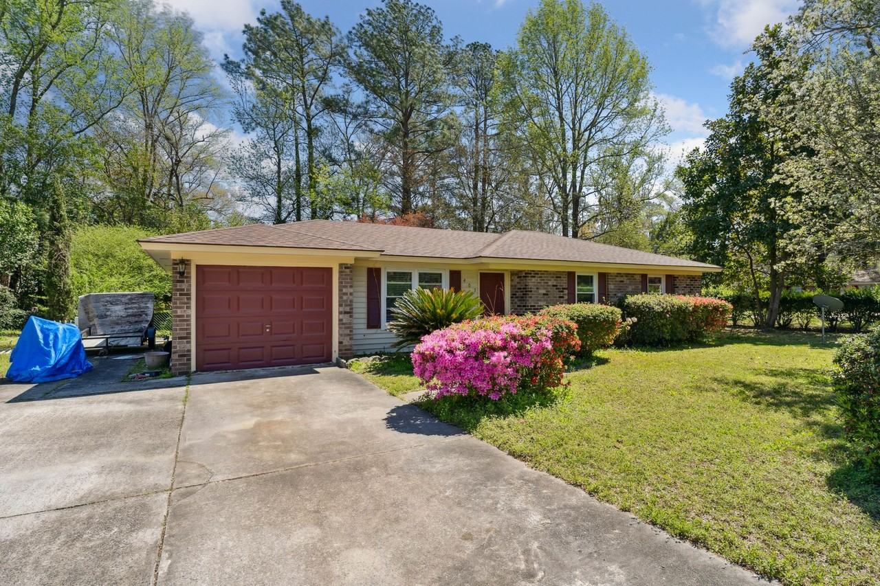 407 Simpson St - Photo 2 of 39