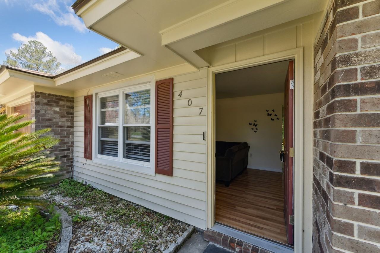 407 Simpson St - Photo 3 of 39