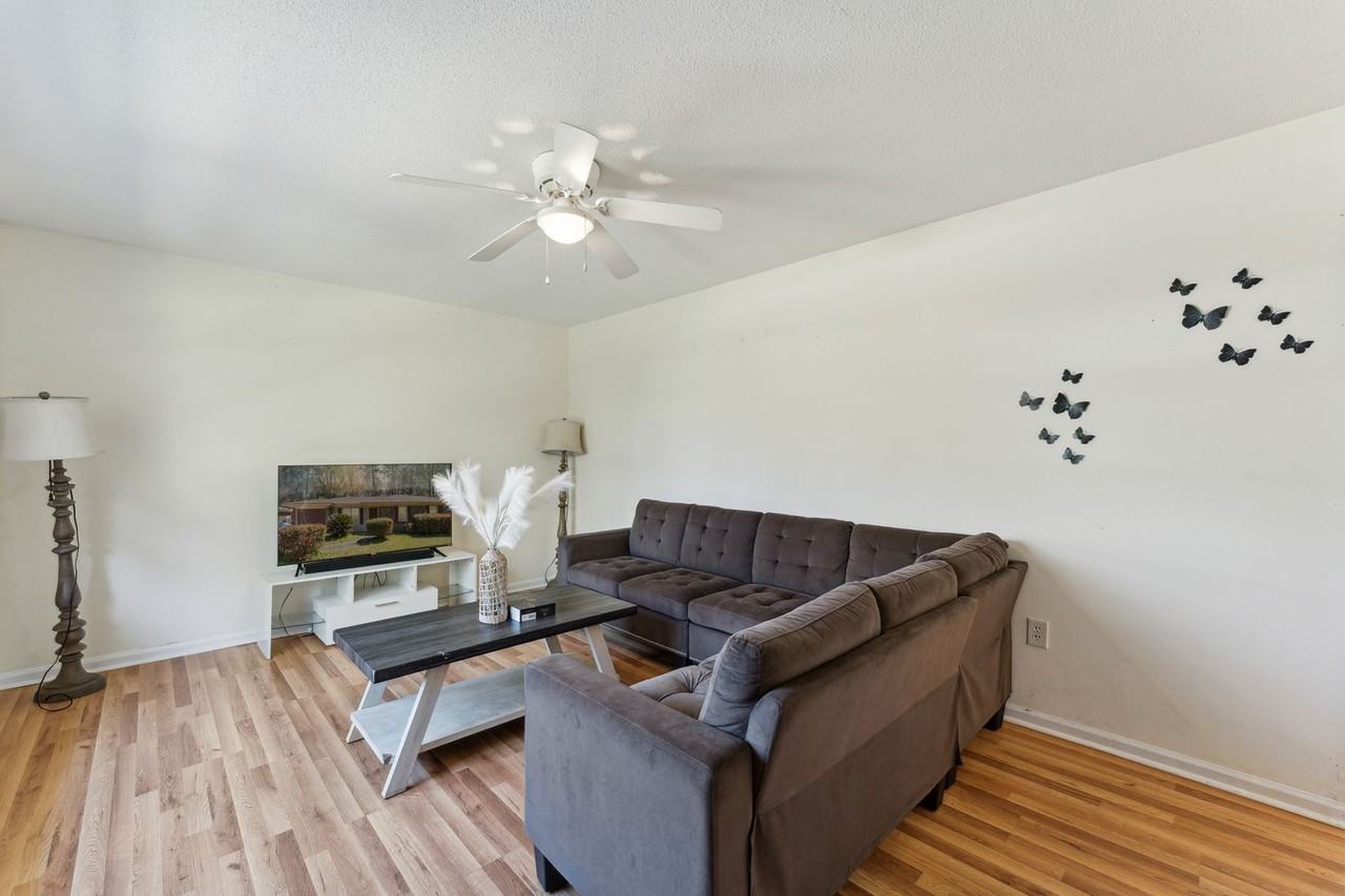 407 Simpson St - Photo 6 of 39