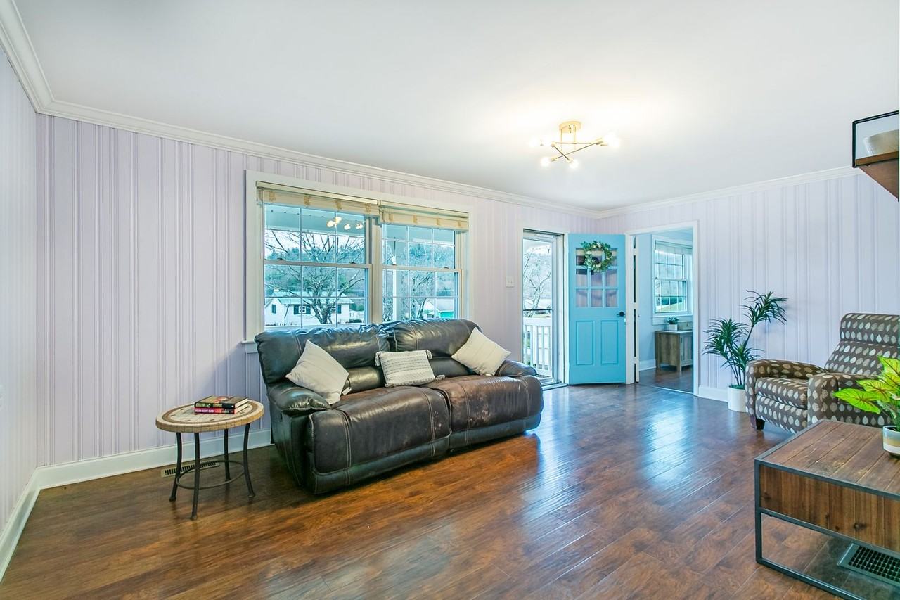 141 Knollview Ter - Photo 3 of 18