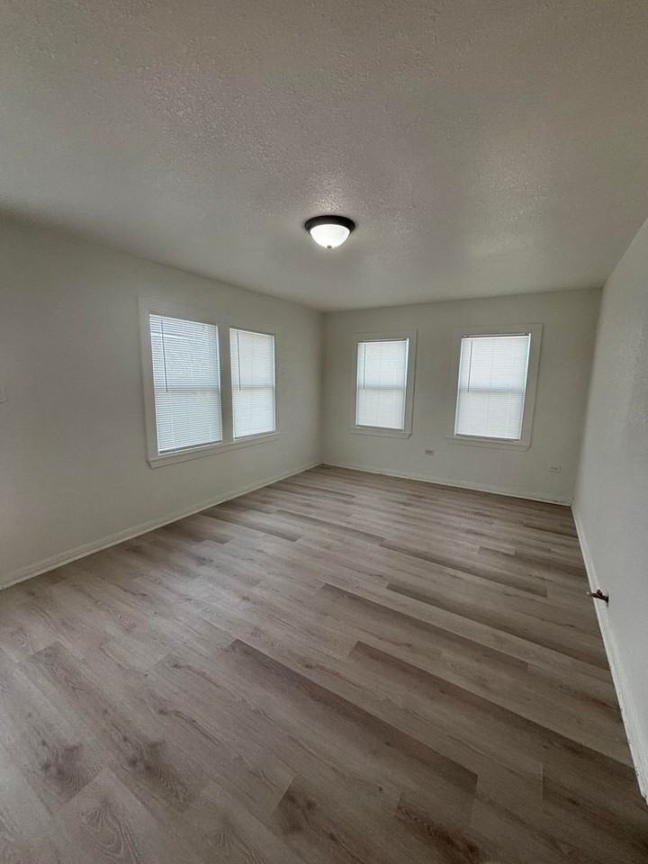 4302 Memorial Dr - Photo 2 of 11