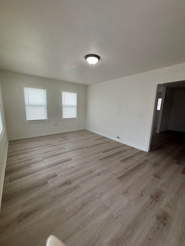 4302 Memorial Dr - Photo 3 of 11