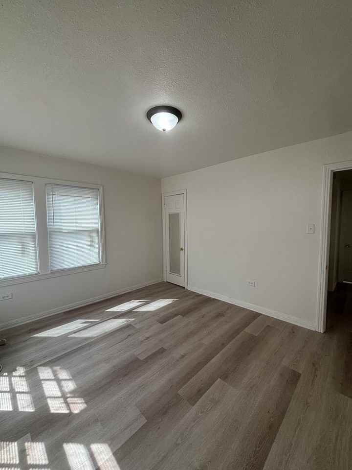 4302 Memorial Dr - Photo 4 of 12