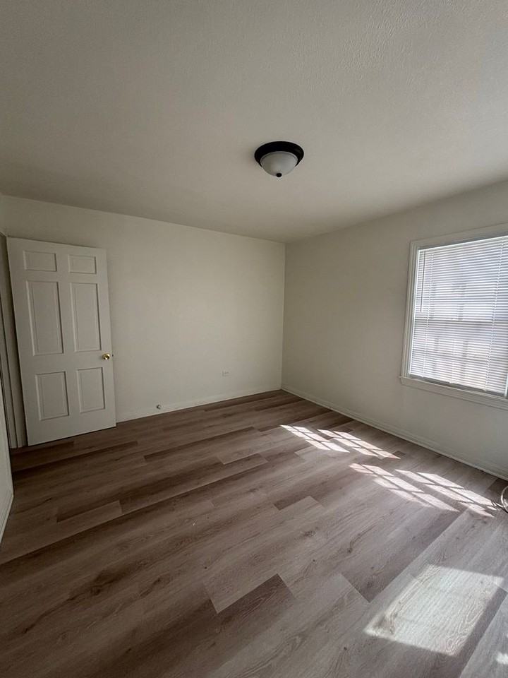 4302 Memorial Dr - Photo 7 of 12