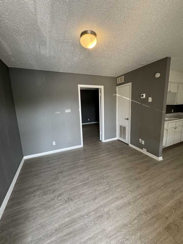 420 North Gilmer Street - Photo 4 of 22