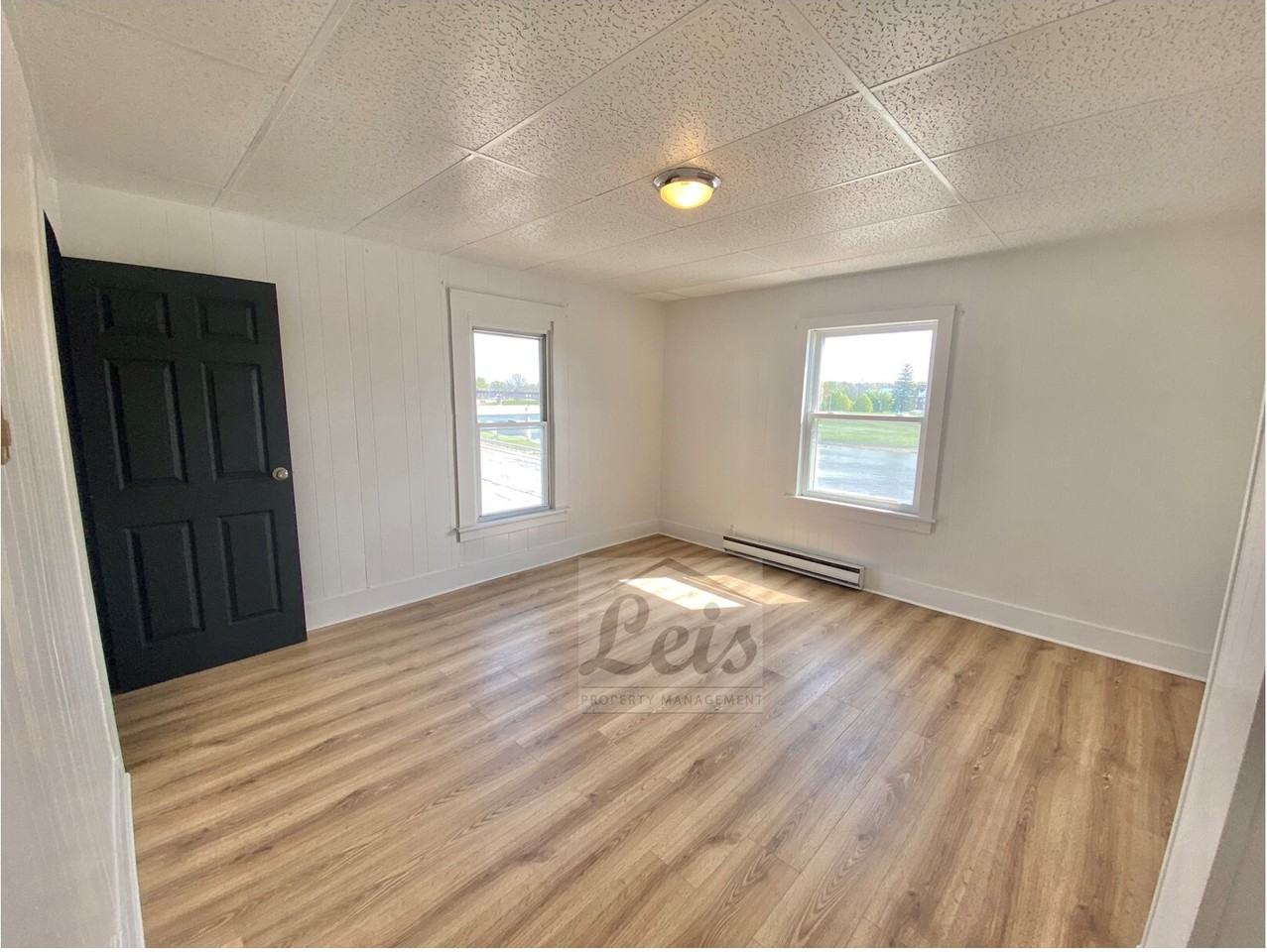 302 South Main Street - Photo 3 of 12