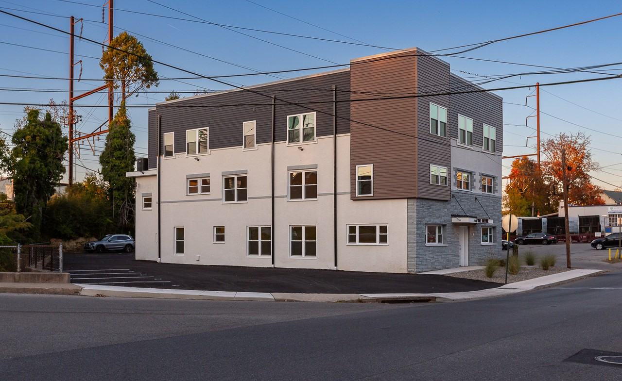 44 Yale Avenue - Photo 3 of 50
