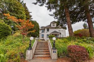 featured image of 121 W 3rd St