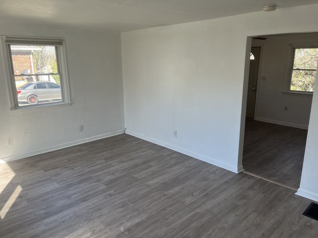 2403-2421 Bellevue Place - Photo 2 of 20