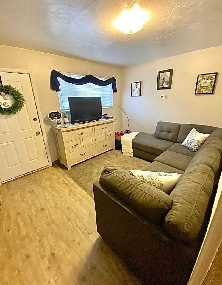 Scotsman Apartments - Photo 7 of 12