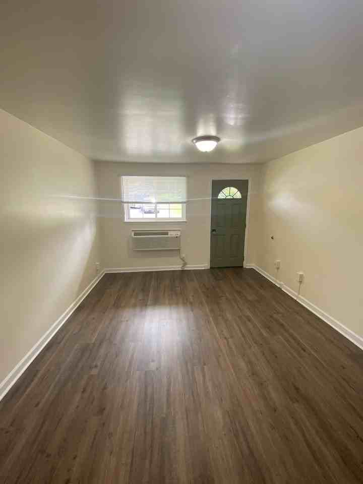 238-242 Genesee St - Photo 2 of 10