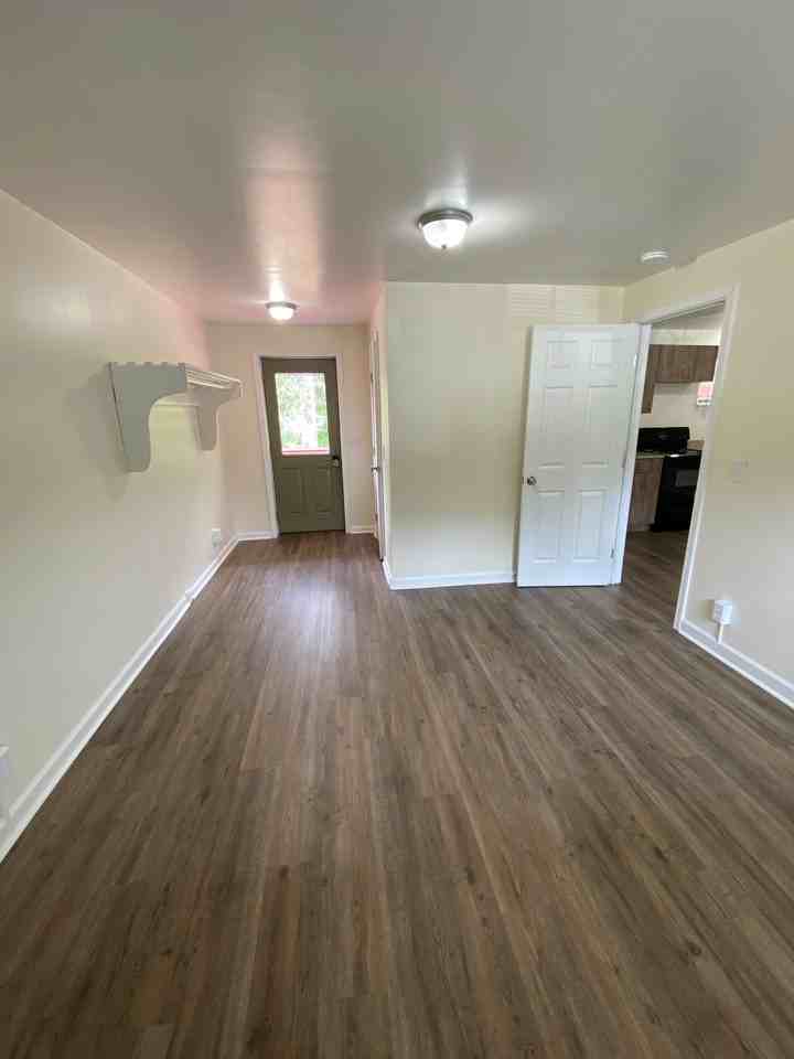 238-242 Genesee St - Photo 3 of 10