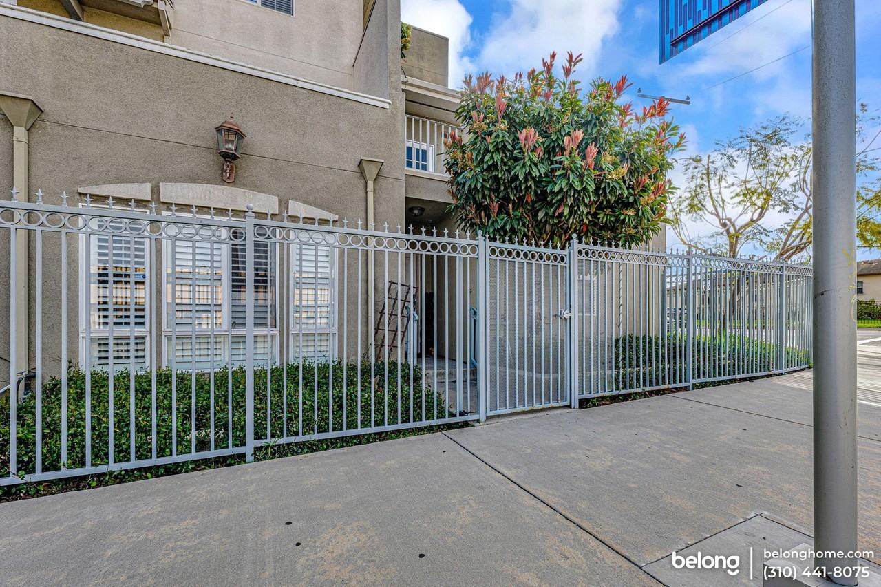 12032 S Broadway - Photo 2 of 45