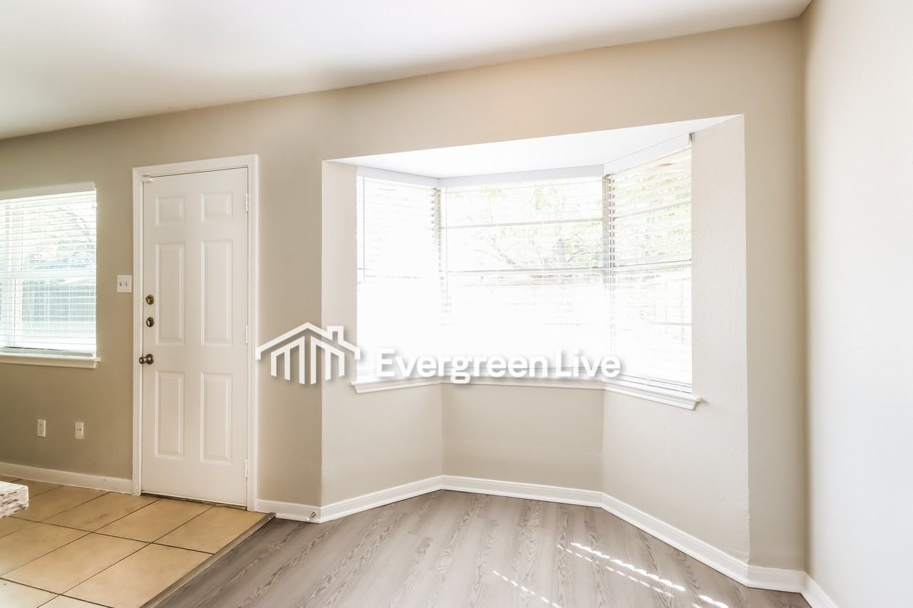 17311 Baronshire Dr - Photo 6 of 14