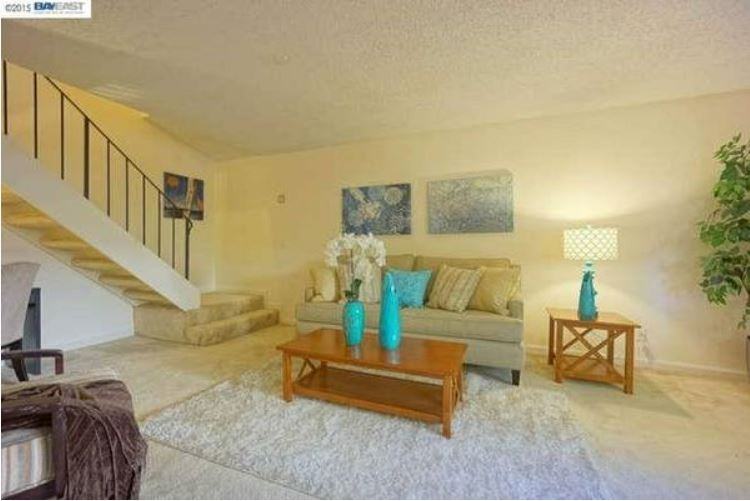 38541 Vancouver Common - Photo 3 of 10