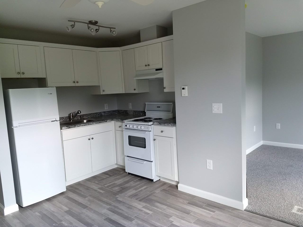 7 Sherman Cir #304 - Photo 5 of 10