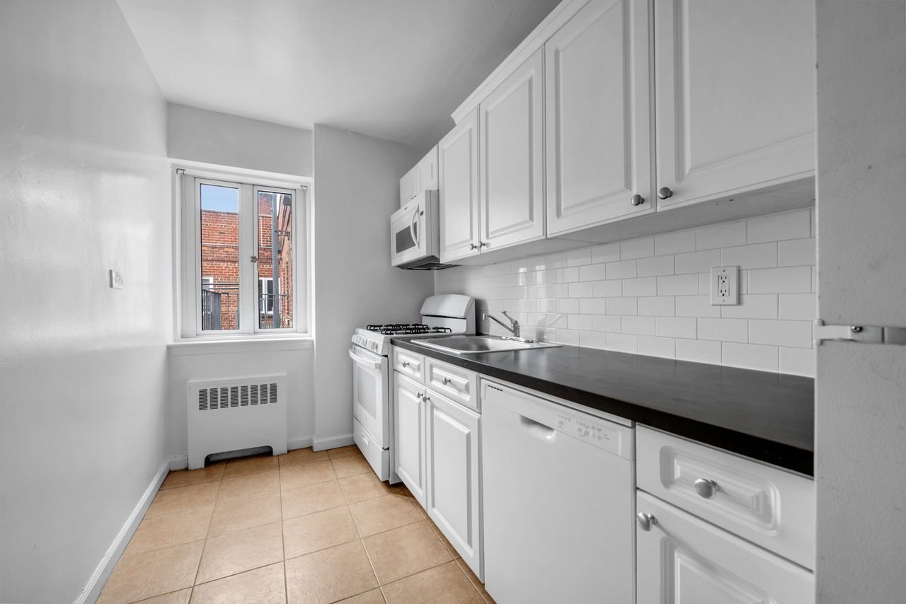 21111 42nd Ave #2 - Photo 3 of 8