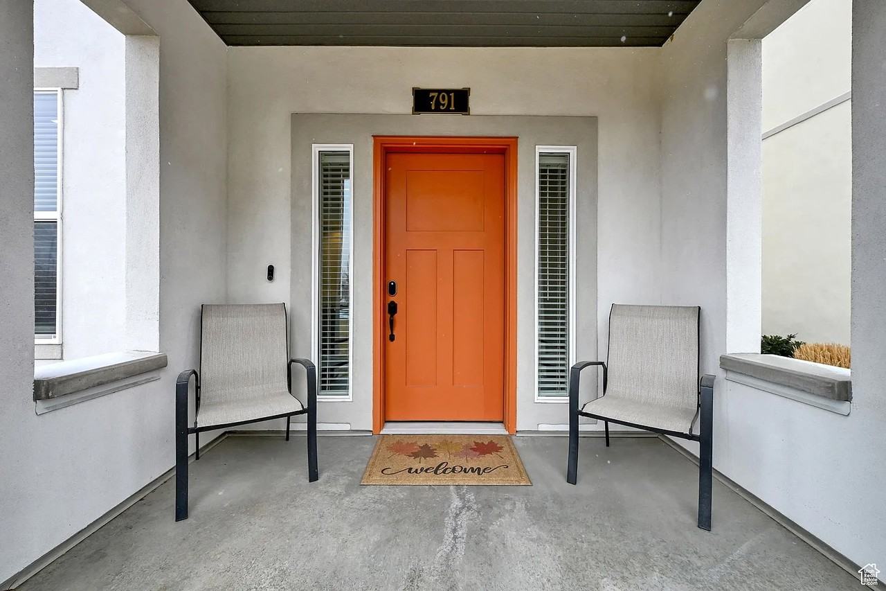 791 W 2150 N - Photo 2 of 24