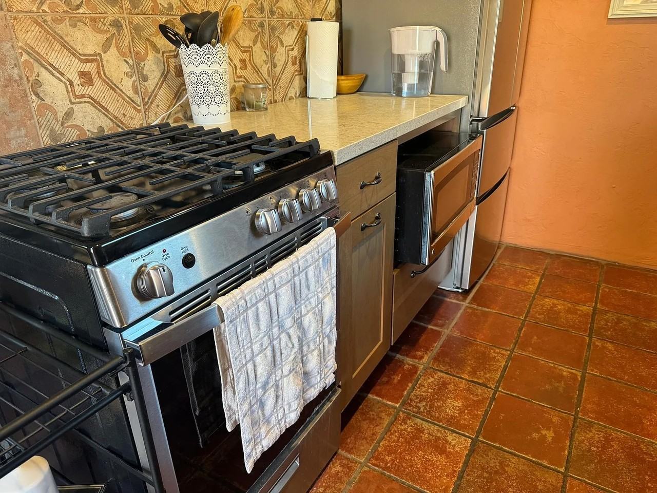 2048 E 6th St #2048 - Photo 2 of 8