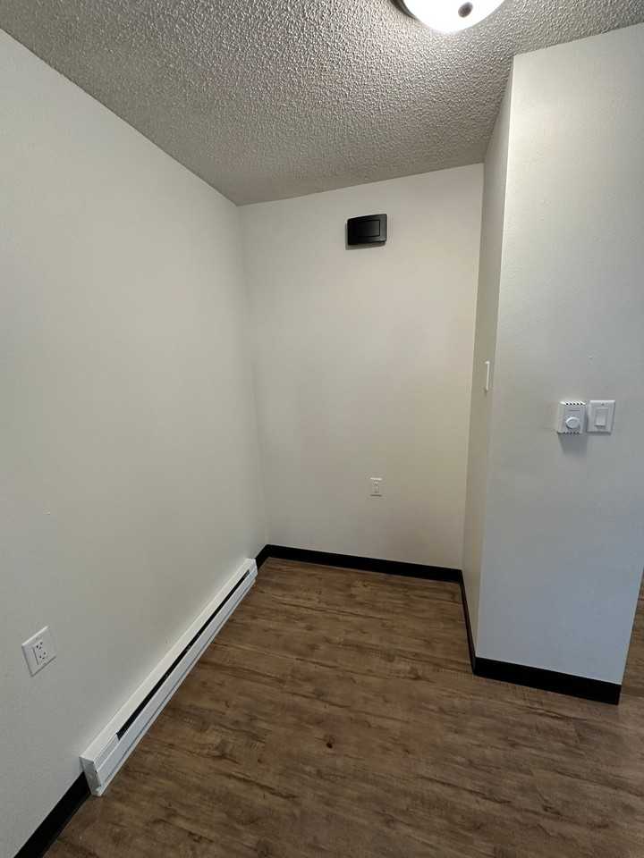 200 12th Ave Ne #1 - Photo 6 of 10