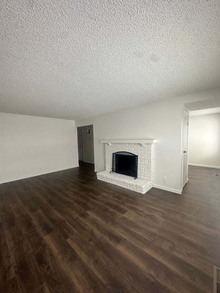 Hillside Park Apartments - Photo 6 of 31