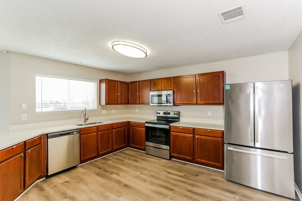 8304 Cutter Hill Ave - Photo 7 of 17