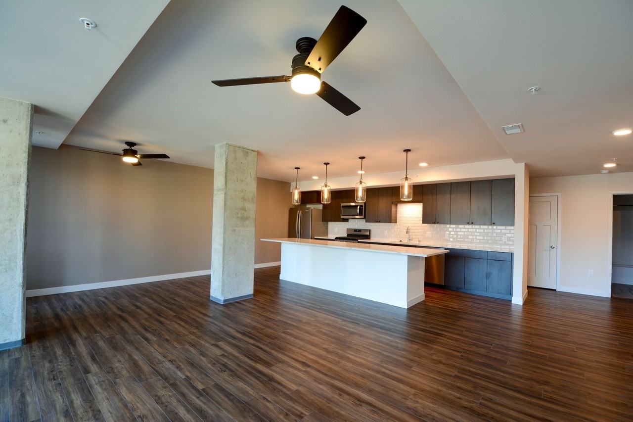 151 E Wilson - Photo 3 of 17