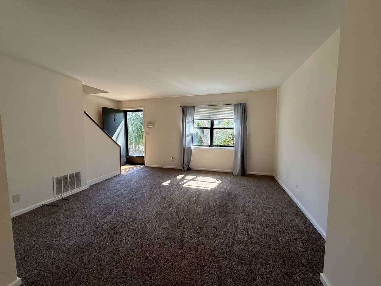 615 Biltmore Ave - Photo 2 of 17