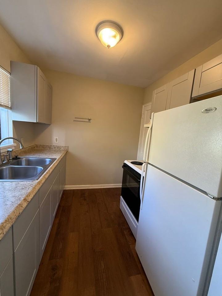 615 Biltmore Ave - Photo 5 of 17