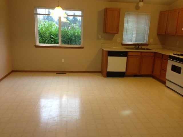 2425 Leach Ct SE - Photo 2 of 9