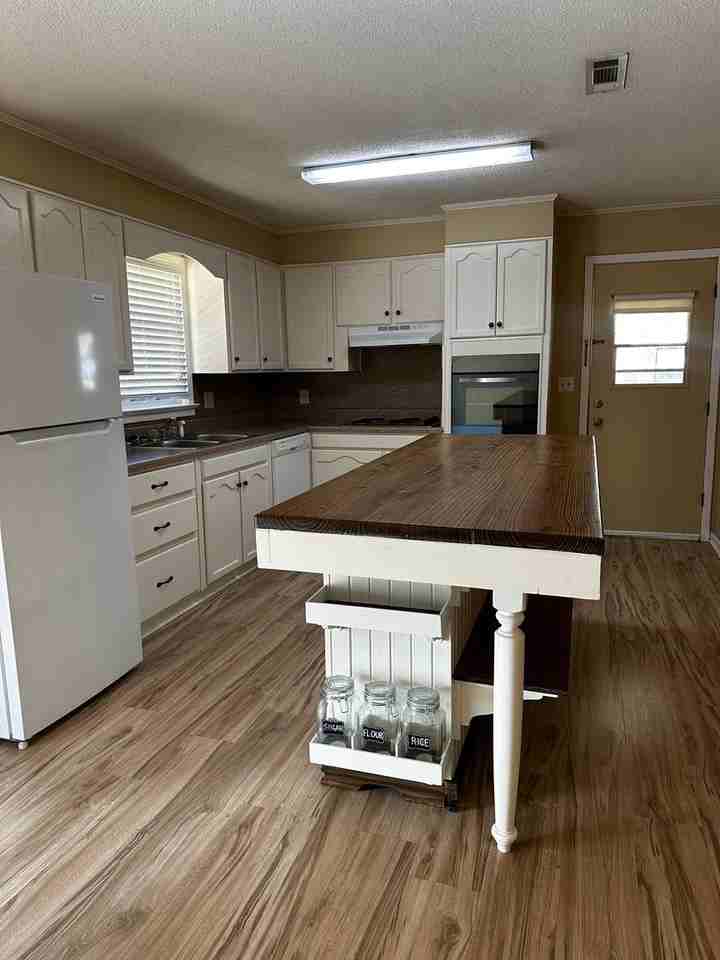 204 Walnut Dr - Photo 3 of 15
