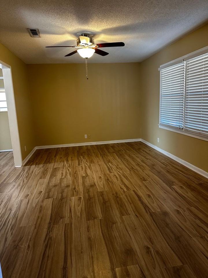 204 Walnut Dr - Photo 4 of 15