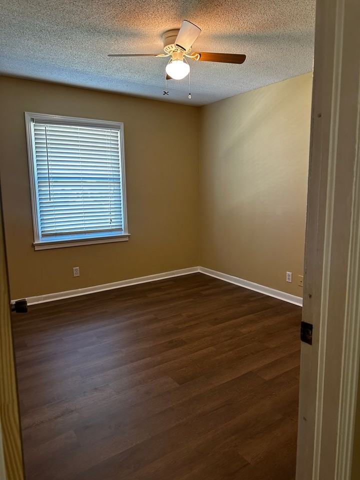 204 Walnut Dr - Photo 5 of 15