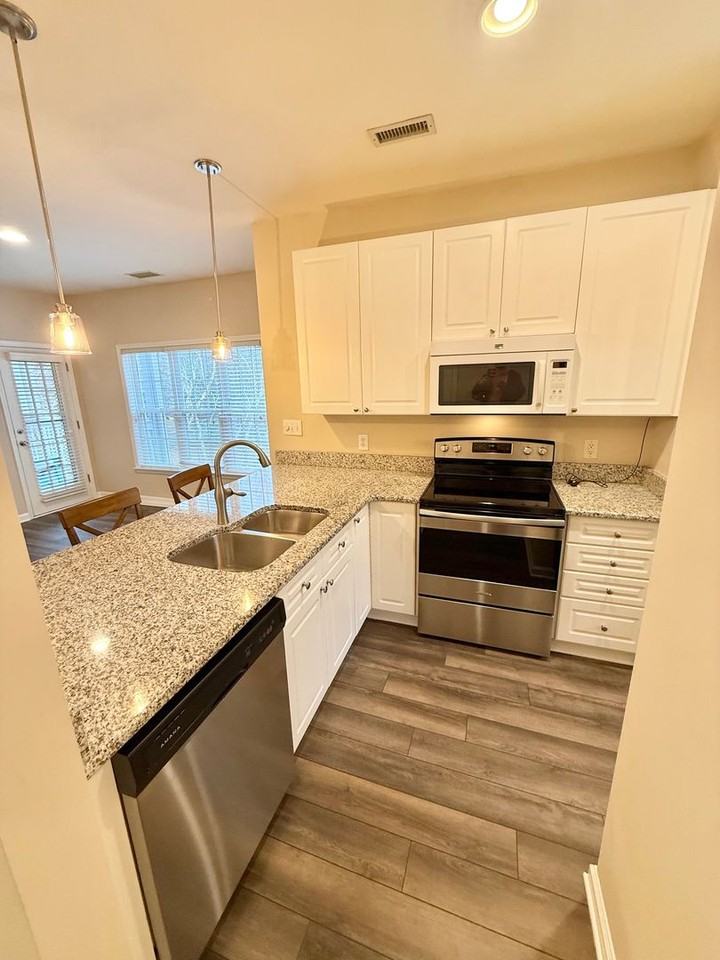 8938 Rosalyn Glen Rd - Photo 3 of 23