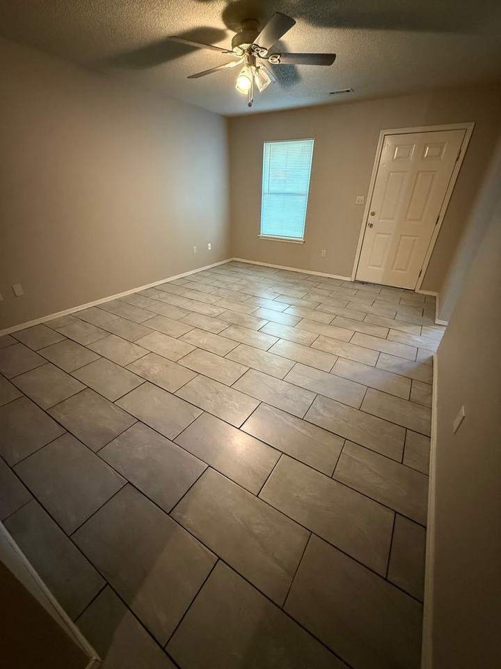 901 S 39th St - Photo 2 of 12