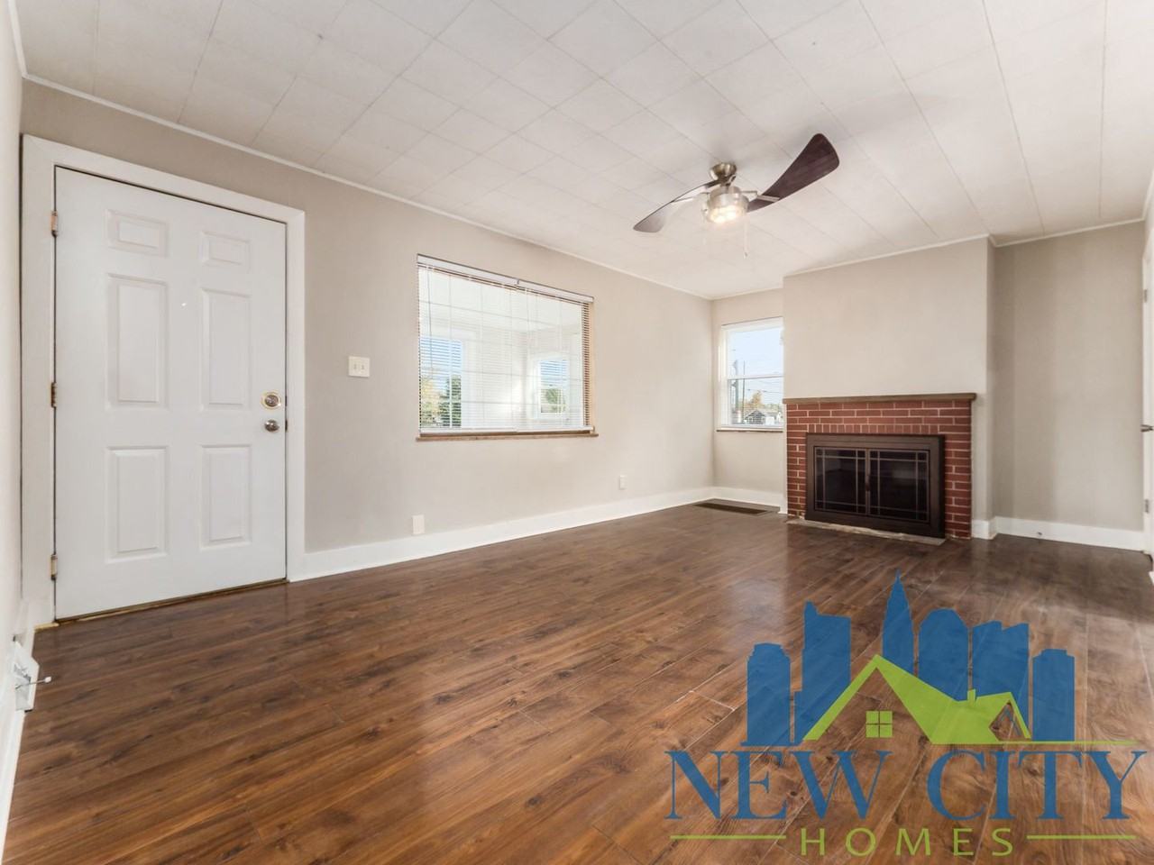 1621 Sullivant Ave - Photo 3 of 31