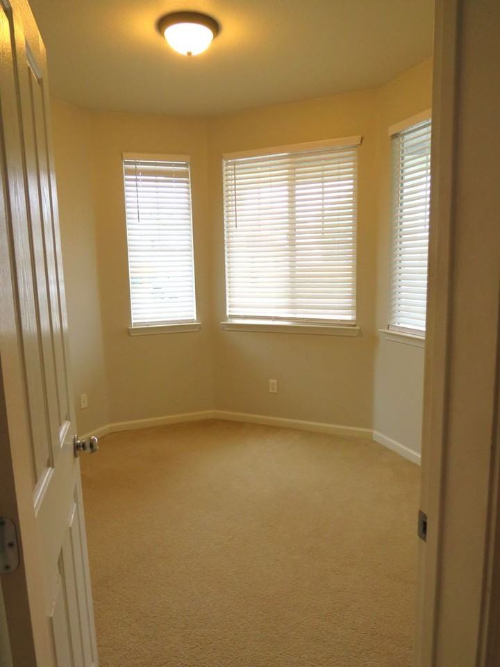 734 Salomon Dr - Photo 2 of 18